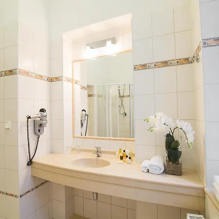 Hotel Ontario 3*