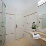 Ontario Hotel