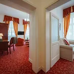 Ontario Hotel 3*