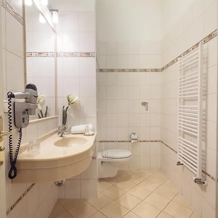 Ontario Hotel 3*