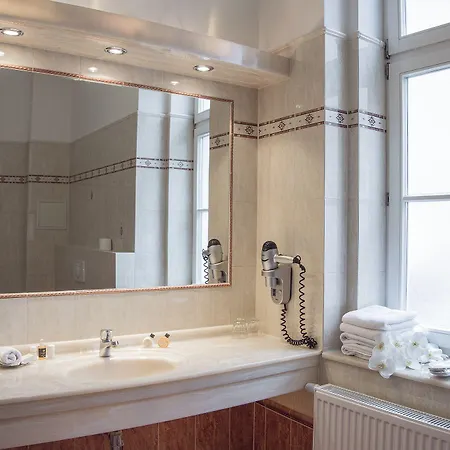 Ontario Hotel 3*