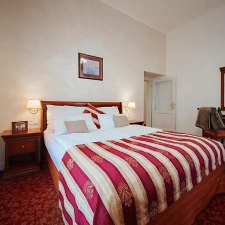 Ontario Hotel